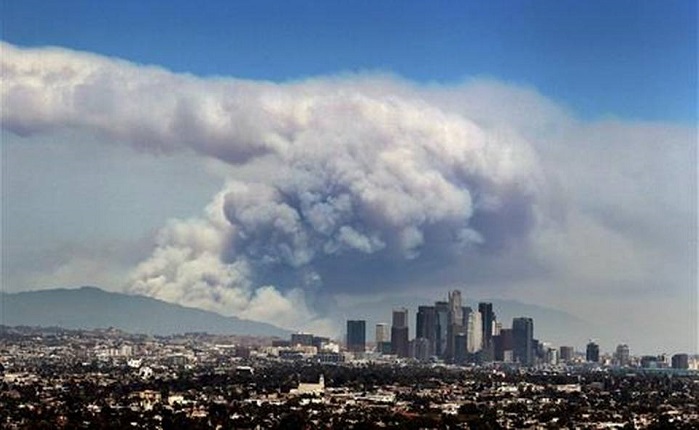 2 big wildfires in LA-area foothills burn toward each other